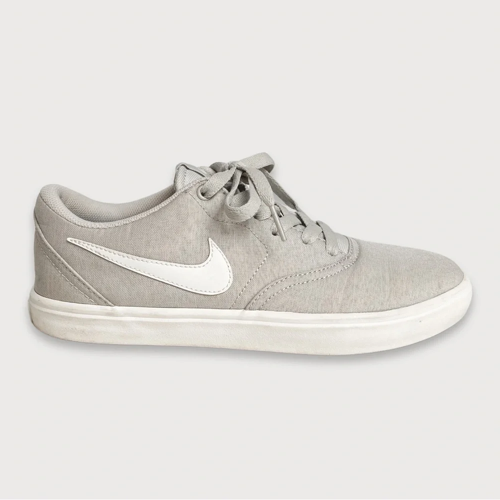 Nike SB Check Solarsoft Low Top Sneaker